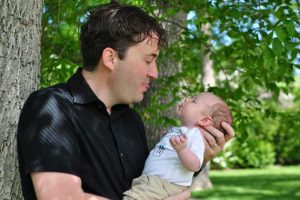 Kalkulačka otcovská dovolená 2024 – nárok, podmínky, zvýšení, formulář